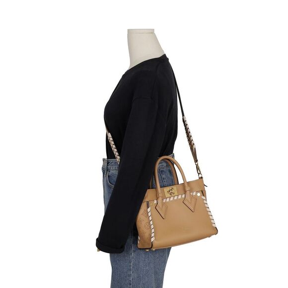 On My Side Pm Size Tote Shoulder Bag - Picture 2 of 10